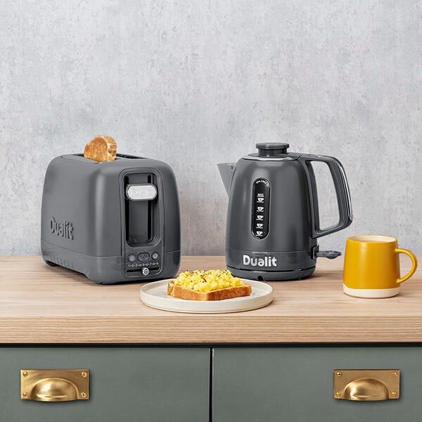 https://www.hartsofstur.com/media/catalog/product/7/2/72313-Dualit-Domus-Kettle-Grey-5.jpg