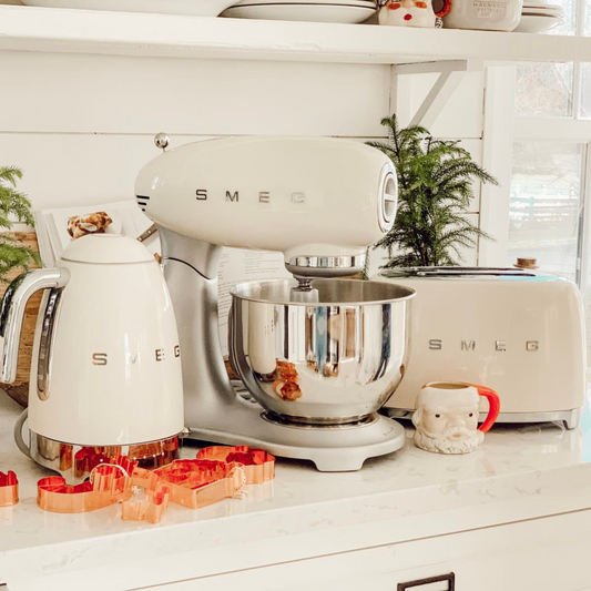 SMEG Cream Retro Kettle & Toaster Temperature Control Set Offer discover-bargains UK.