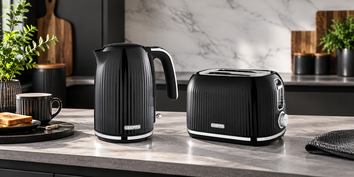 GEEPAS Fluted black and cream kettle and 2 slice toaster sets