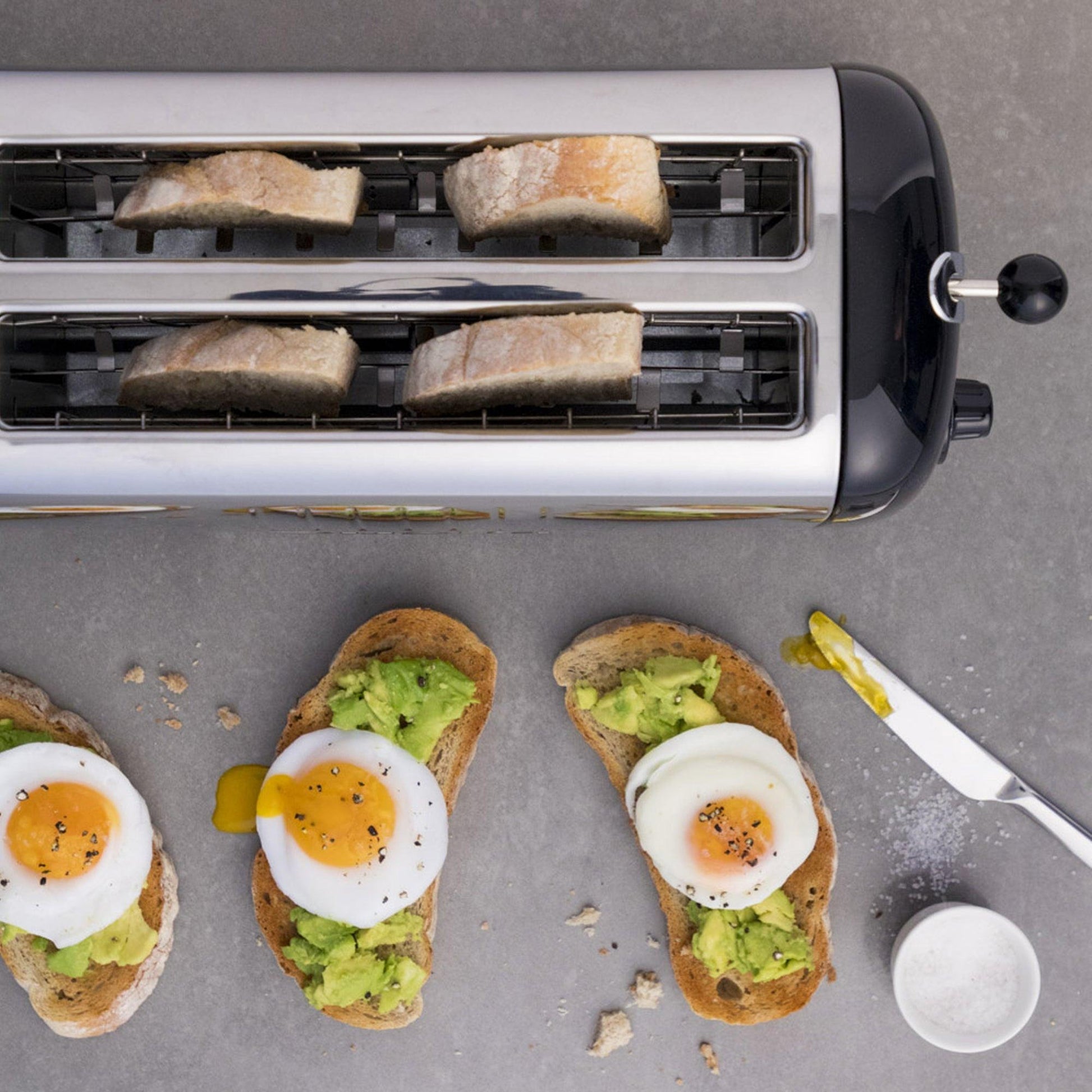 https://cdn.shopify.com/s/files/1/0746/1860/1783/products/15772-lite-long-lite-toaster-black-lifestyle-1-web.jpg?v=1717752928