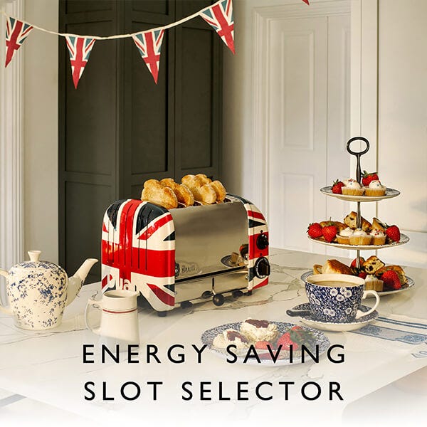 Union Jack-themed 4-slice toaster with front lever and side control dials