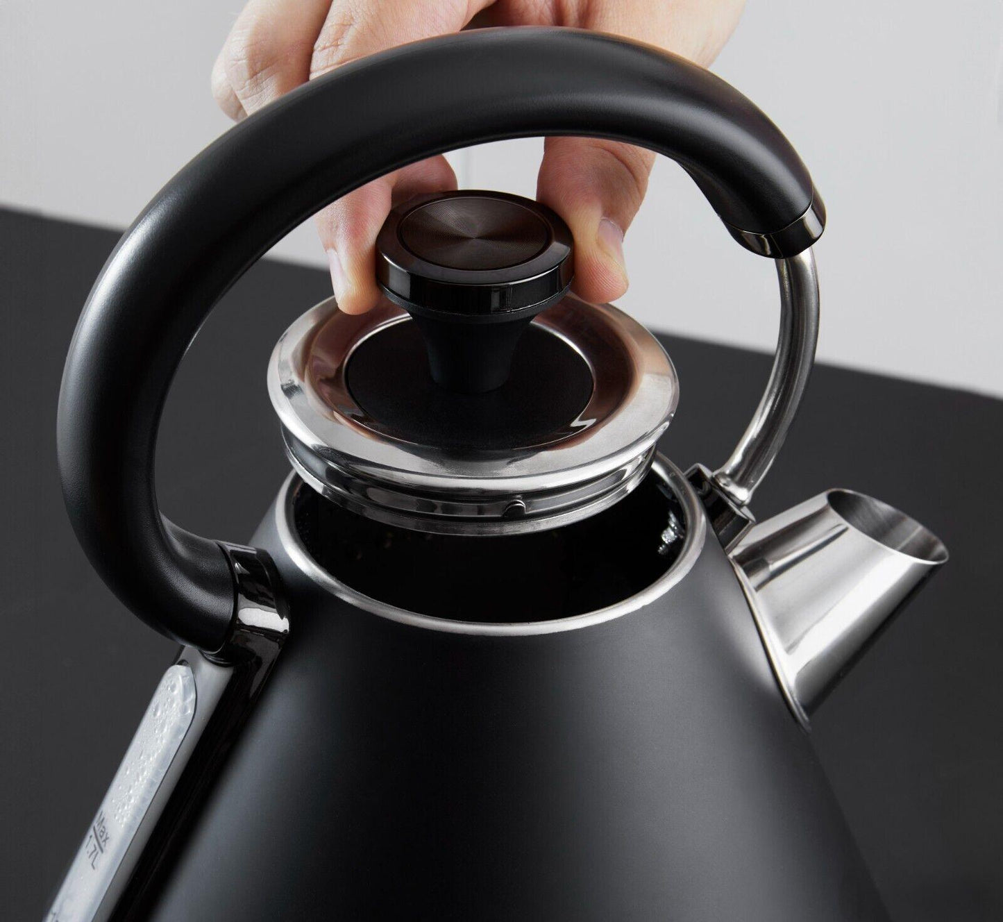Tower Sera Kettle & 4 Slice Toaster Kitchen Set (Black) - Vibe Home