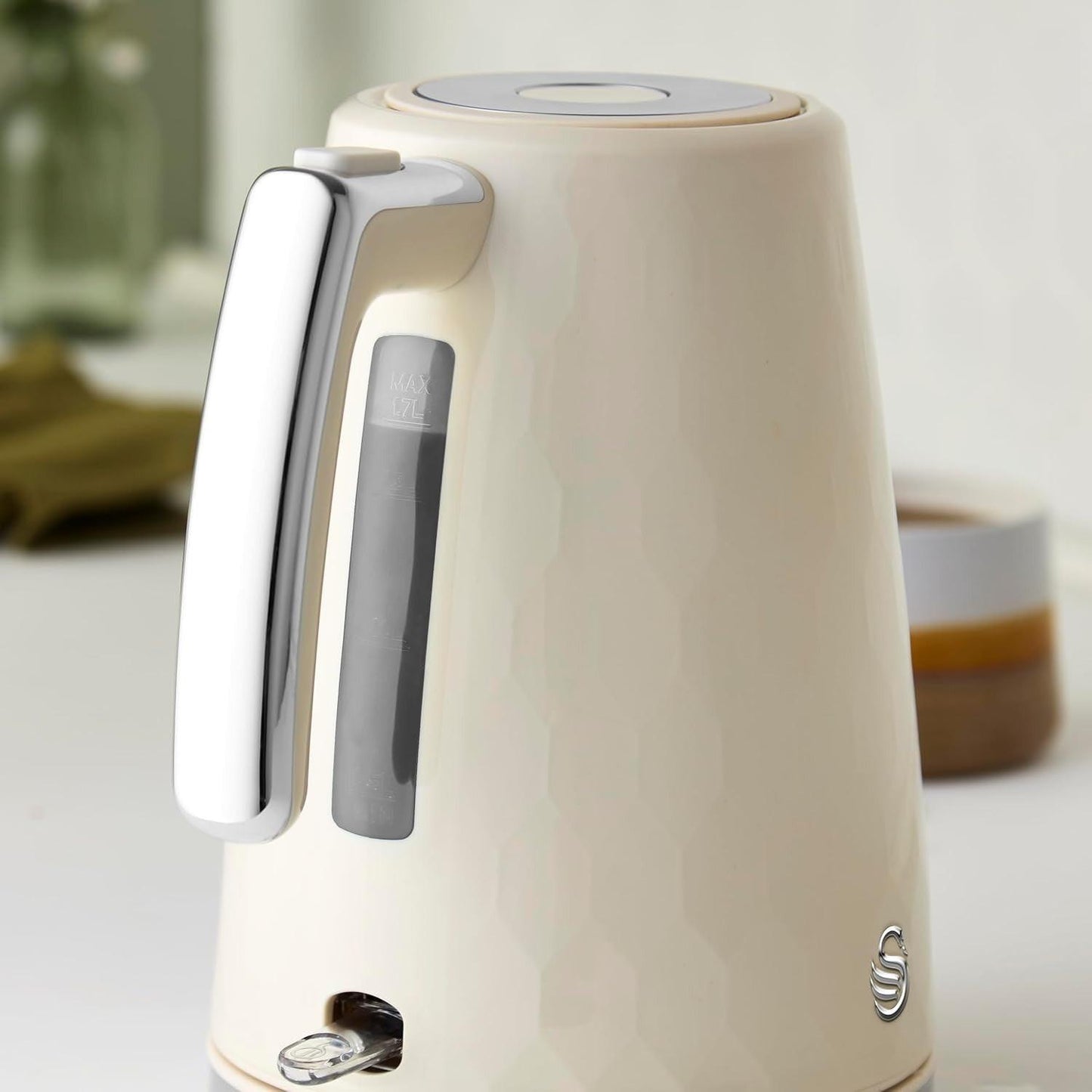Swan Hexton Kettle & 2 Slice Toaster Kitchen Set (Cream) - Vibe Home