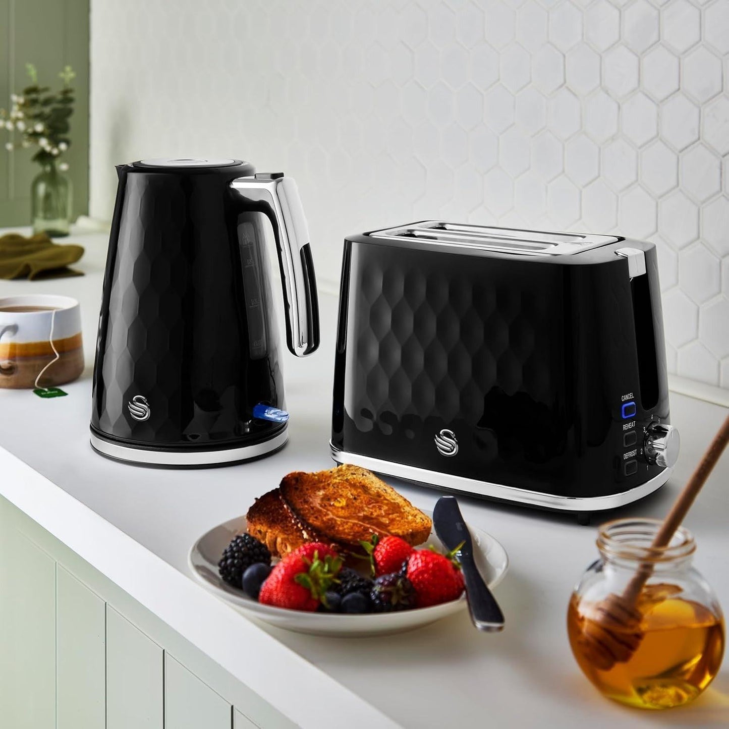 Swan Hexton Kettle & 2 Slice Toaster Kitchen Set (Black) - Vibe Home