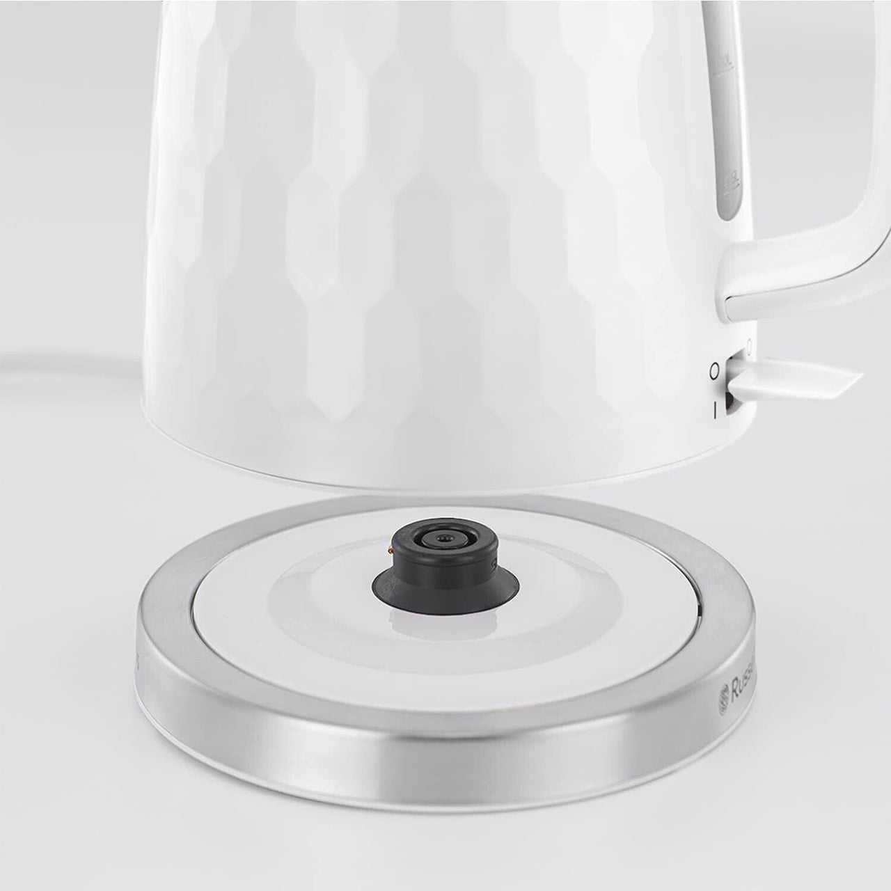 Kettle lid with steam control knob on white honeycomb base