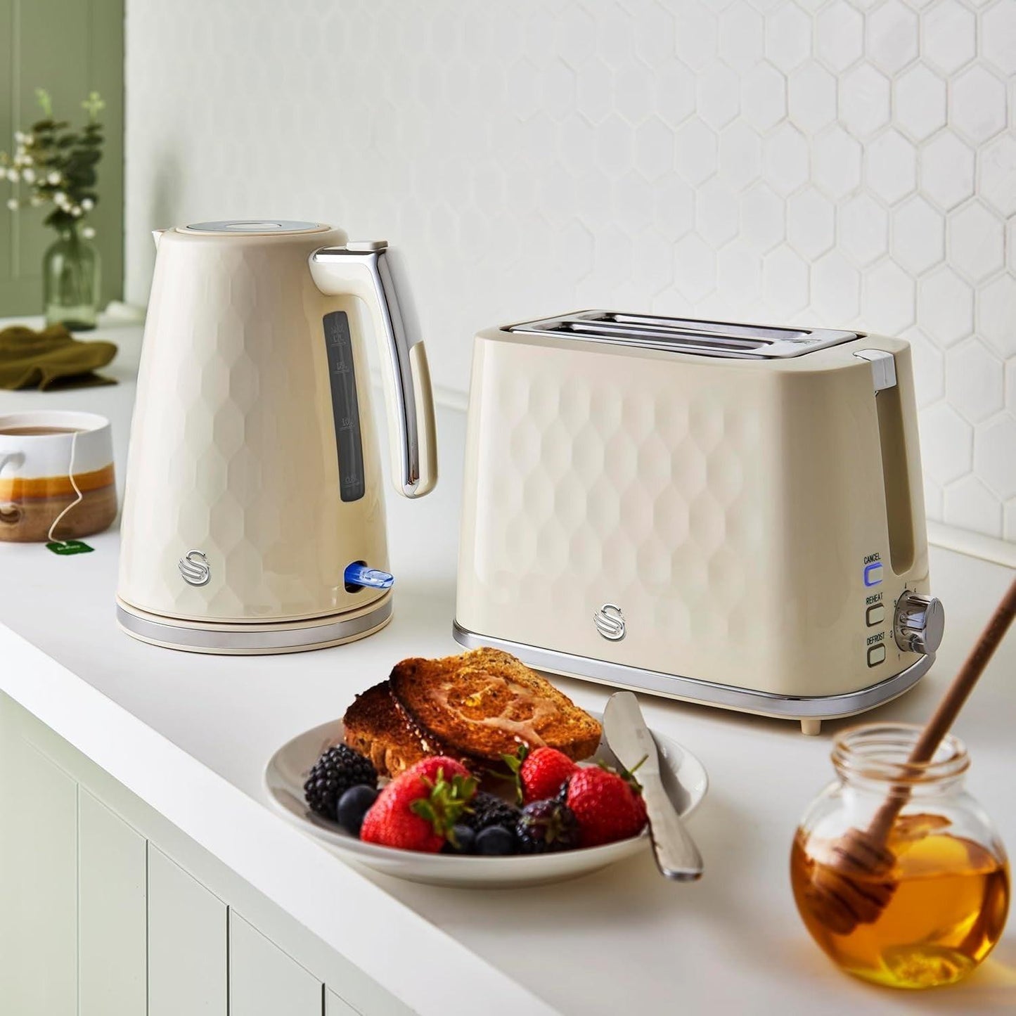 Swan Hexton Kettle & 2 Slice Toaster Kitchen Set (Cream) - Vibe Home