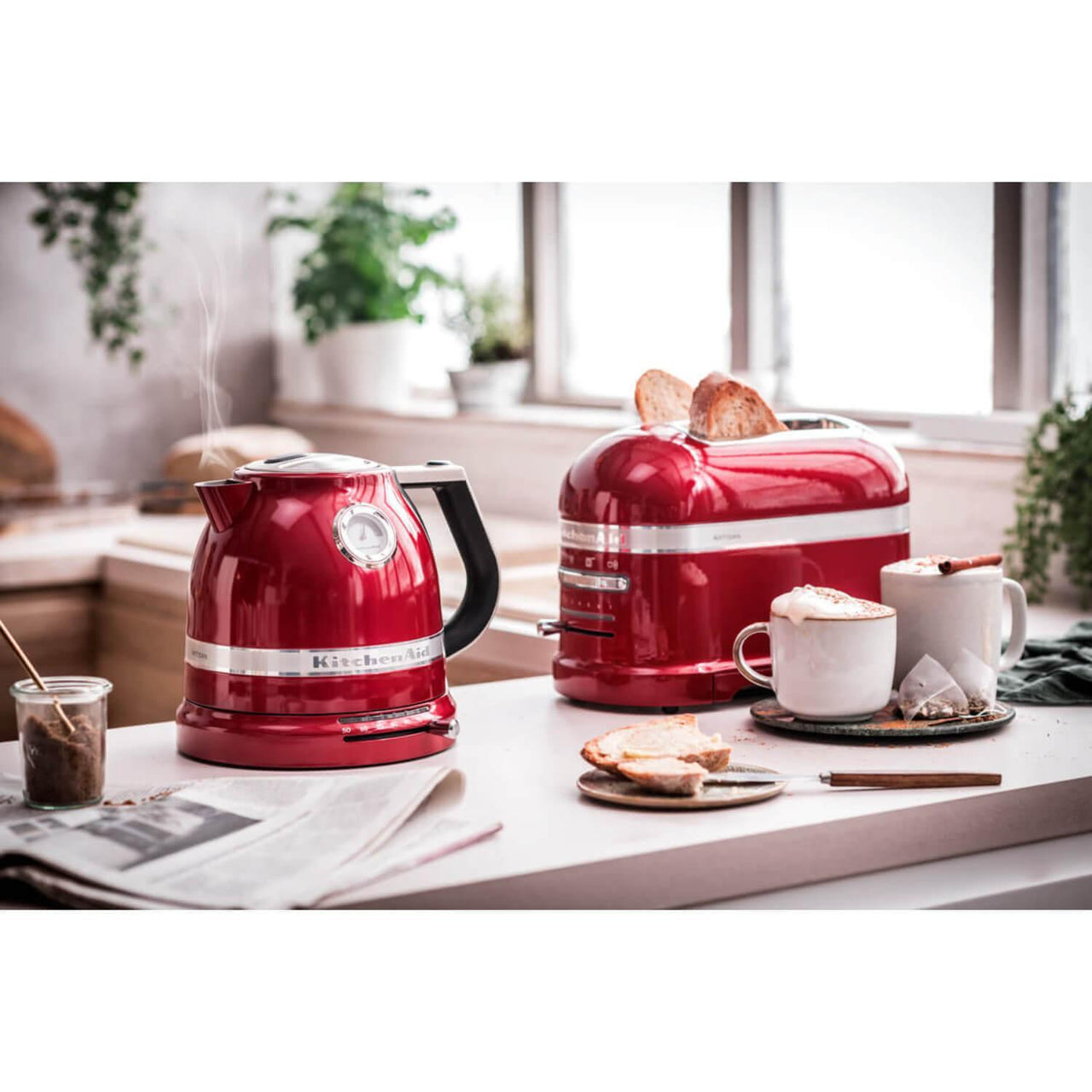 https://cdn.shopify.com/s/files/1/1710/5145/products/5KMT2204BCA-KitchenAid-Artisan-2-Slice-Toaster-Candy-Apple-Lifestyle.jpg?v=1657126220