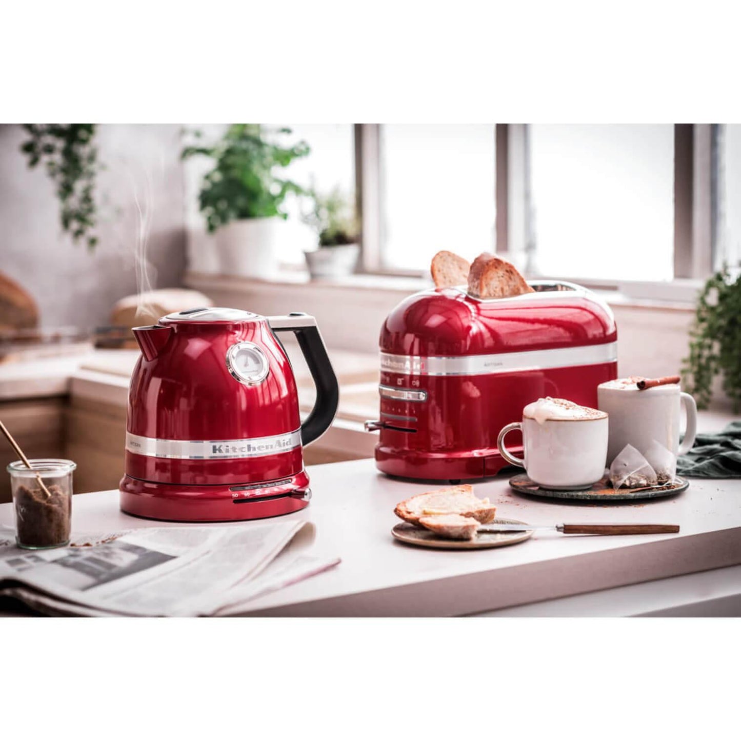 https://cdn.shopify.com/s/files/1/1710/5145/products/5KMT2204BCA-KitchenAid-Artisan-2-Slice-Toaster-Candy-Apple-Lifestyle.jpg?v=1657126220