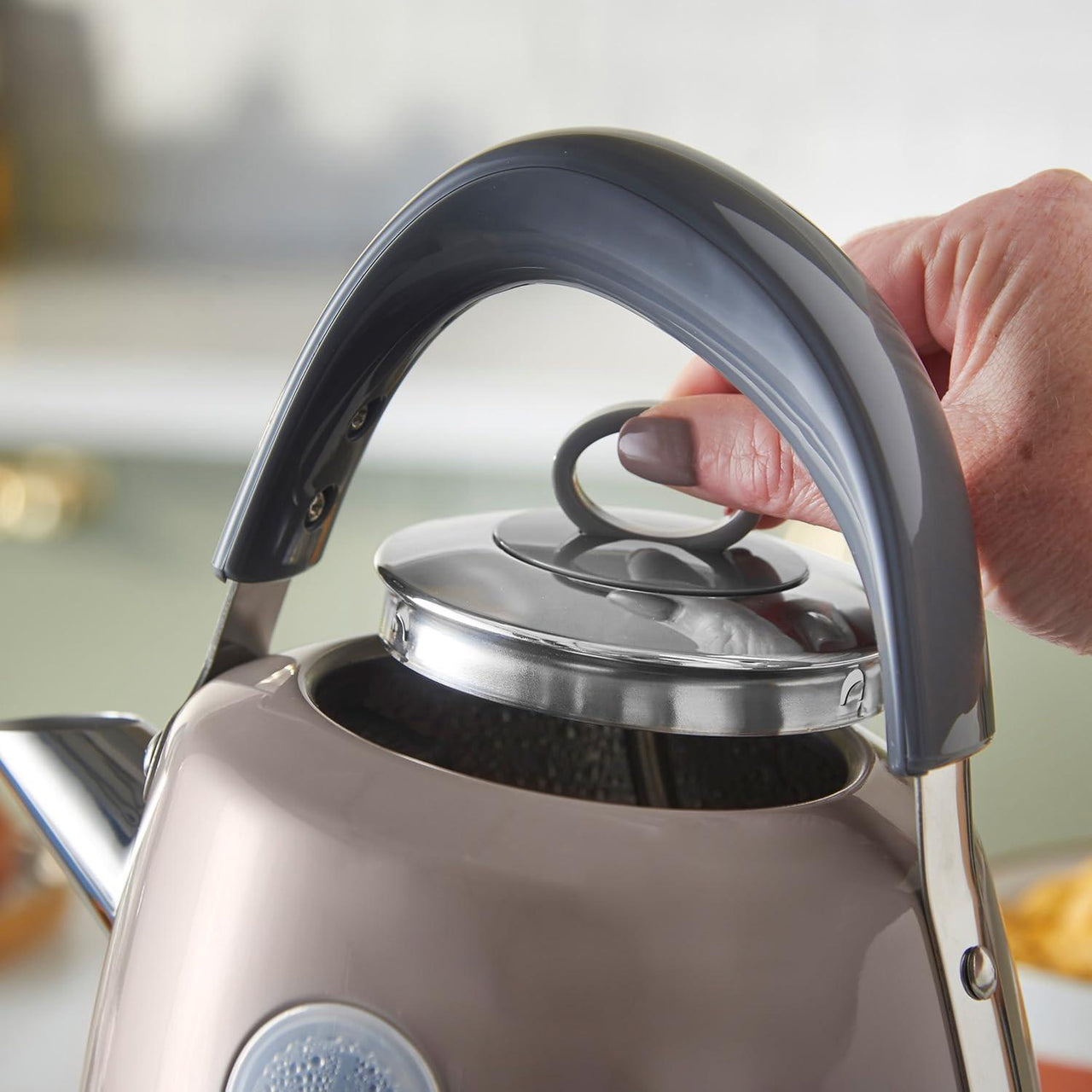 Russell Hobbs Stylevia Pyramid Kettle 28133 (Mocha).