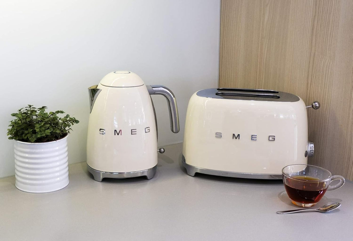 SMEG Retro Kettle & 2 Slice Toaster Matching Kitchen Set (Cream)