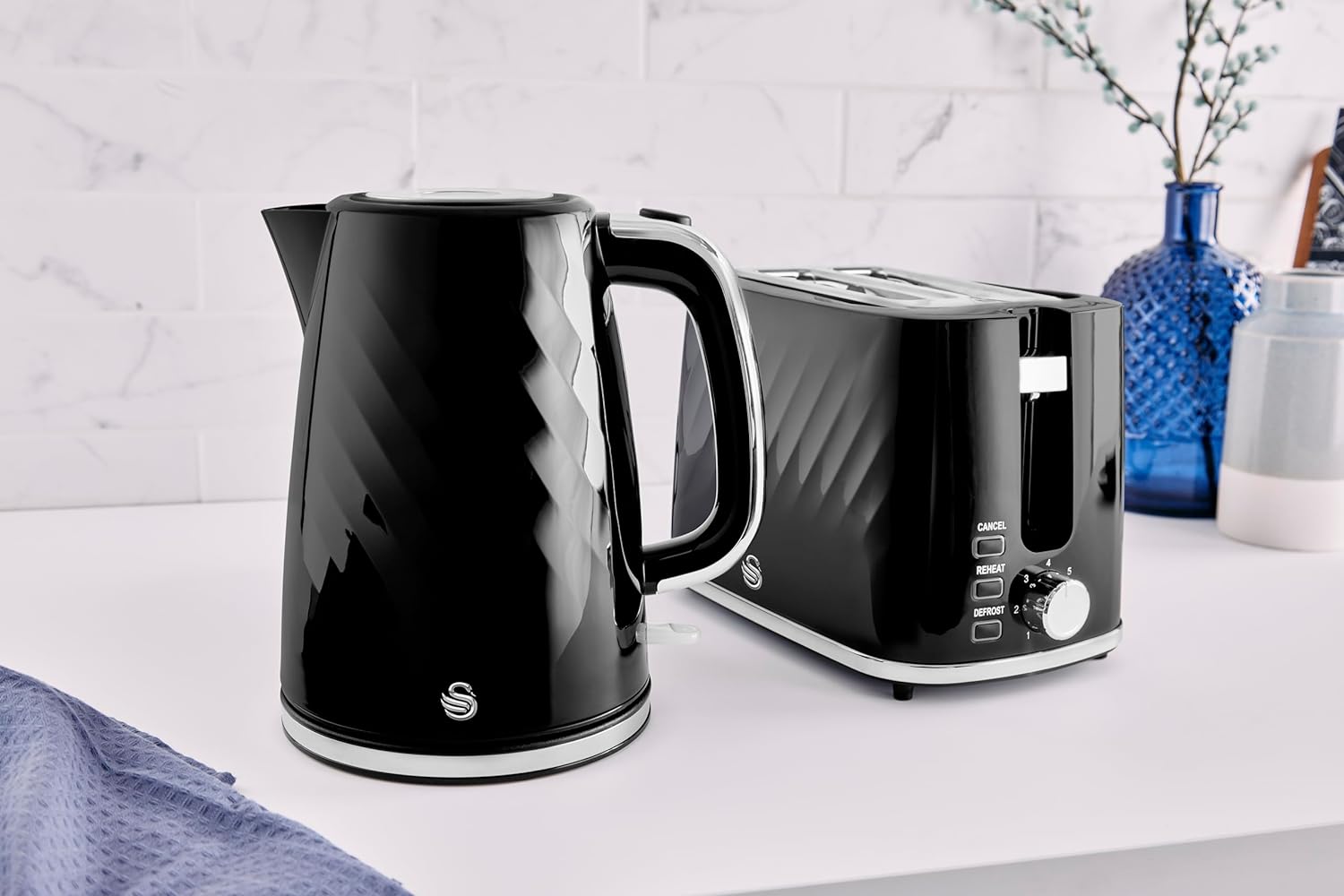 Swan Windsor Black Kettle SK14611BLK