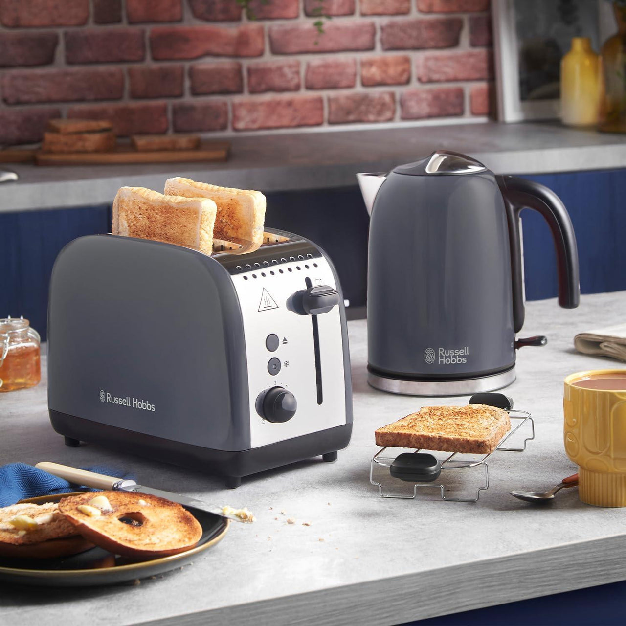 Grey Russell Hobbs 2-slice toaster with upright lever and toasting bread