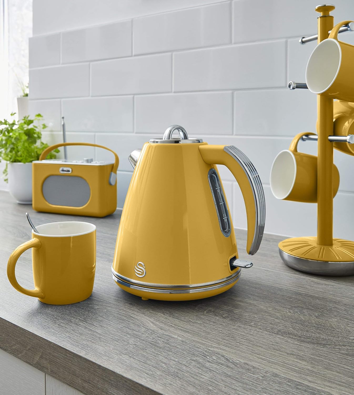 Swan Retro Yellow Kettle Kitchen Fast Boil SK19020YELN