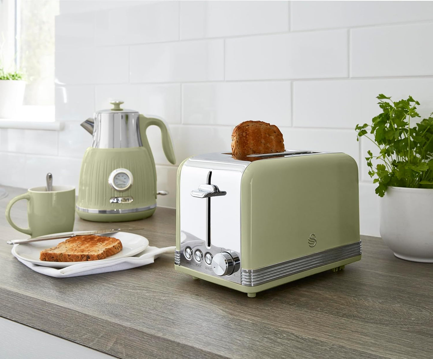 Swan Retro Kettle & 2 Slice Toaster Kitchen Set - Green