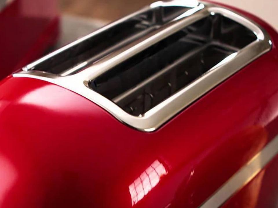 https://images.ctfassets.net/0e6jqcgsrcye/24etg27Ghh3OqcHt0Iv48l/e1a0504a9e50f0754cbcf64d43589181/Breakfast-toaster-2-slice-artisan-candy-apple-slots-close-up.jpg