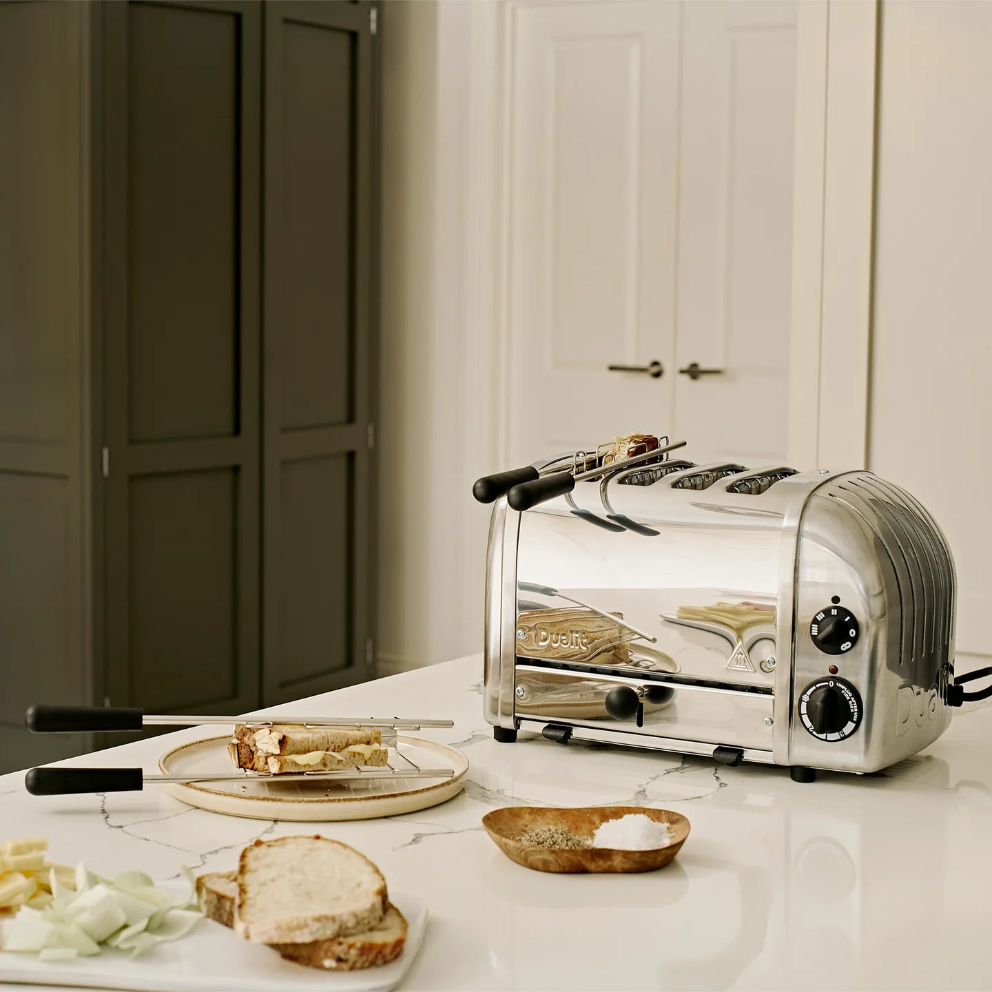 Dualit Classic Kettle & 4 Slice AWS Toaster Kitchen Set Silver (Stainless Steel).