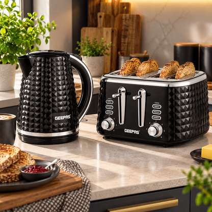 Geepas GEEPAS Argyle Kettle & 4 Slice Toaster Kitchen Set (Black)