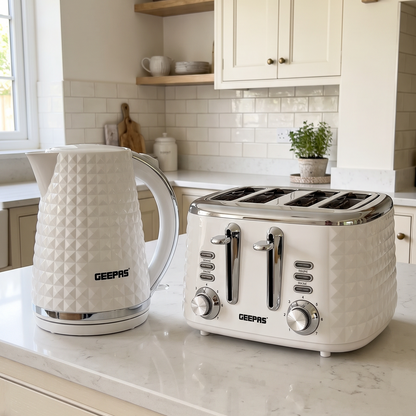 Geepas GEEPAS Argyle Kettle & 4 Slice Toaster Kitchen Set (White)