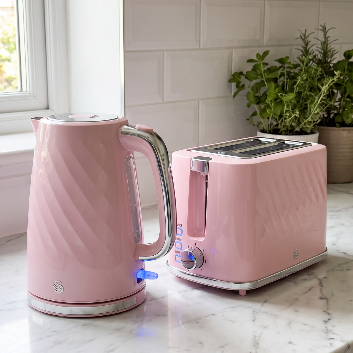 Swan Swan Windsor Textured Kettle & 2 Slice Toaster Kitchen Set (Pink)