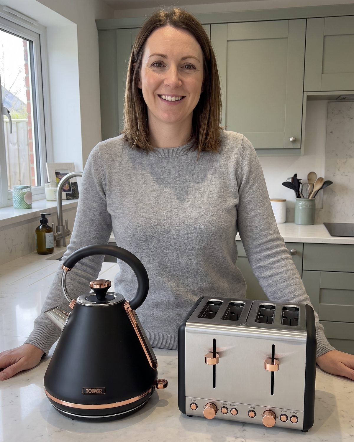 Tower Cavaletto Pyramid Kettle & 4 Slice Toaster Kitchen Set (Black)