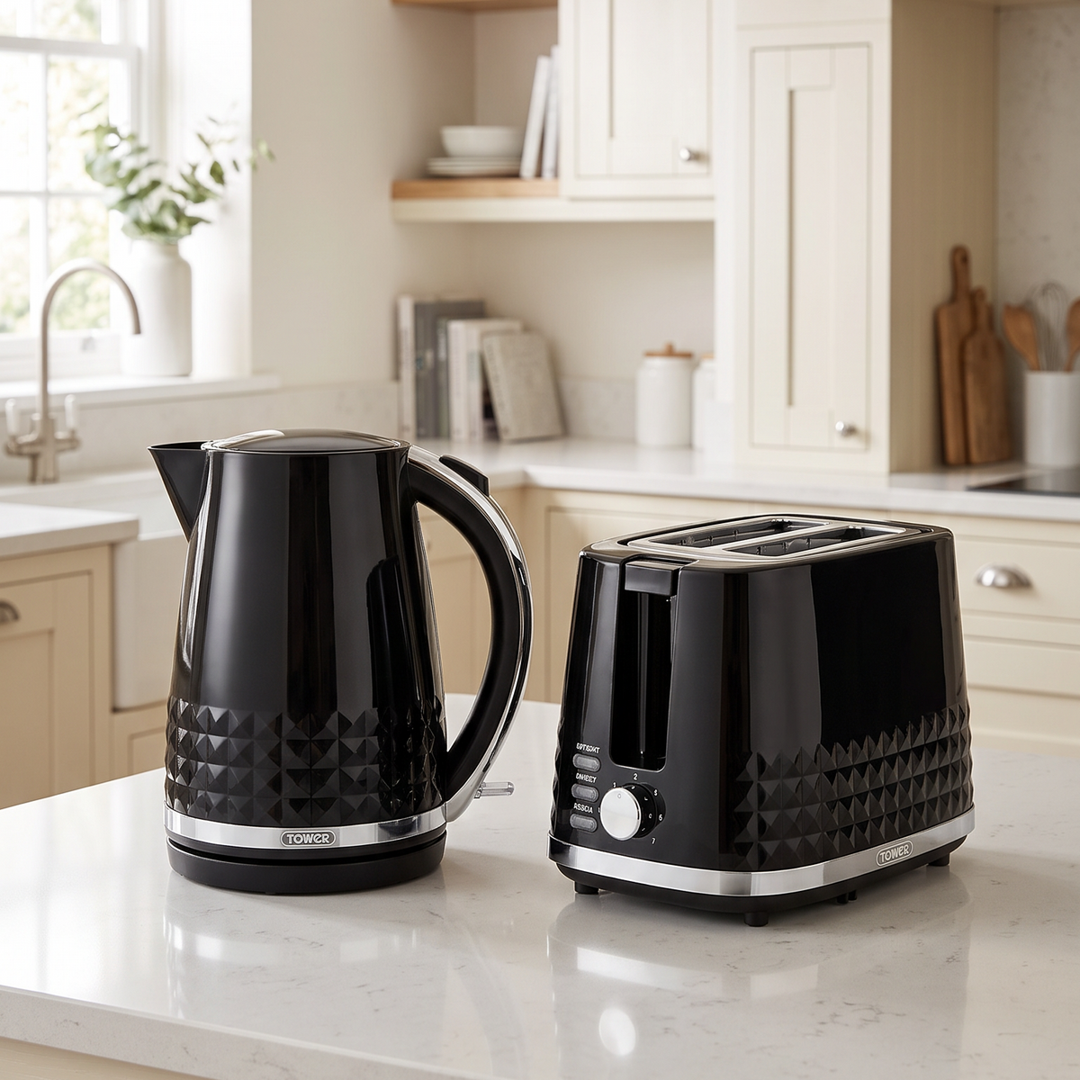 Tower Tower Solitaire Jug Kettle & 2 Slice Toaster Kitchen Set (Black)