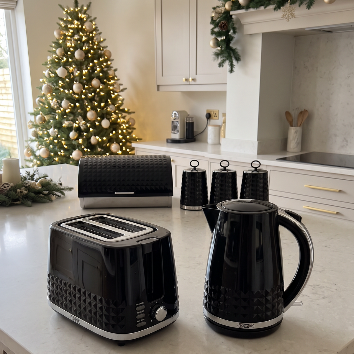 Tower Tower Solitaire Jug Kettle, 2 Slice Toaster, Bread Bin & Canisters Kitchen Set (Black)