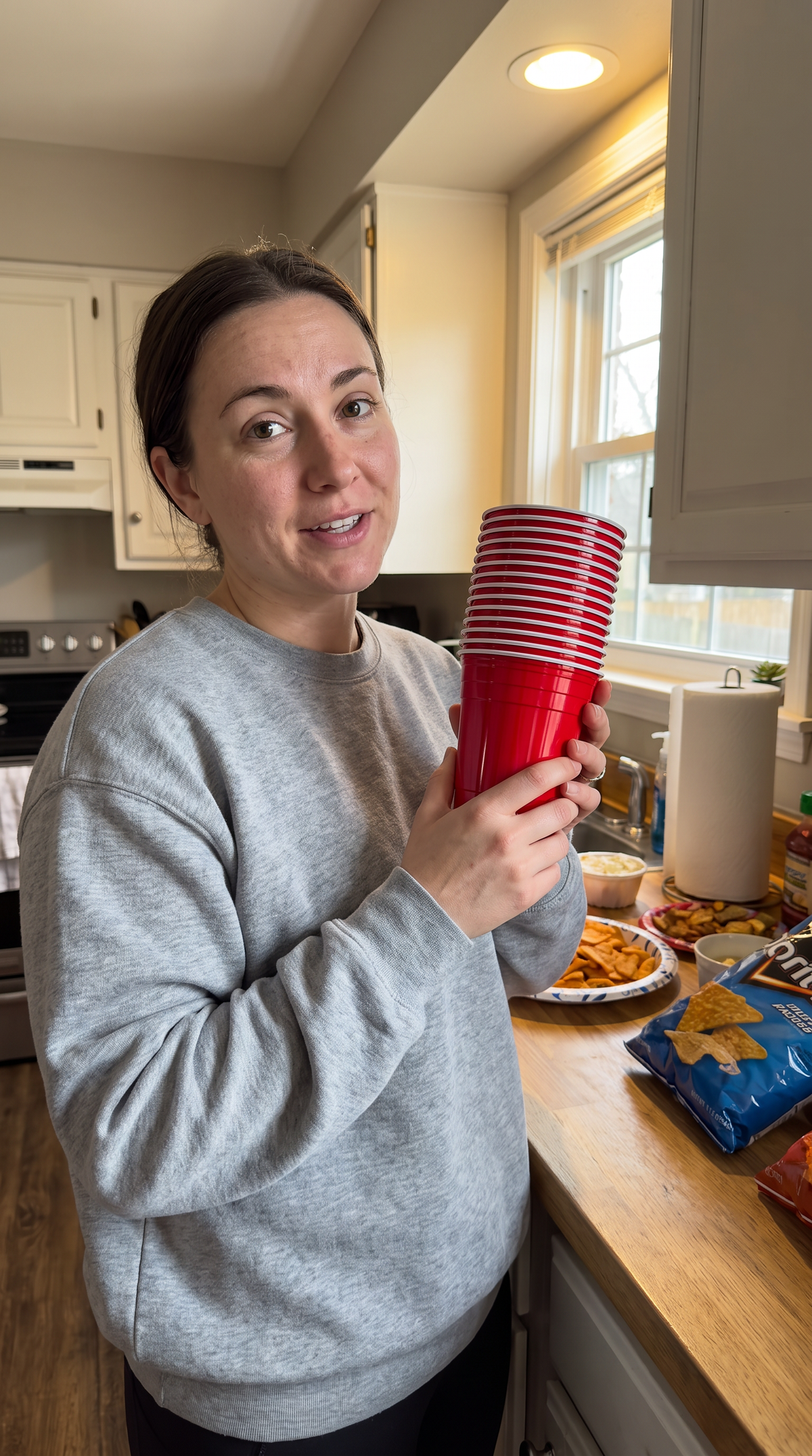Vivaloo Classic Red Party Cups 16oz (473ml) | Strong Disposable Plastic Cups | 100 Pack