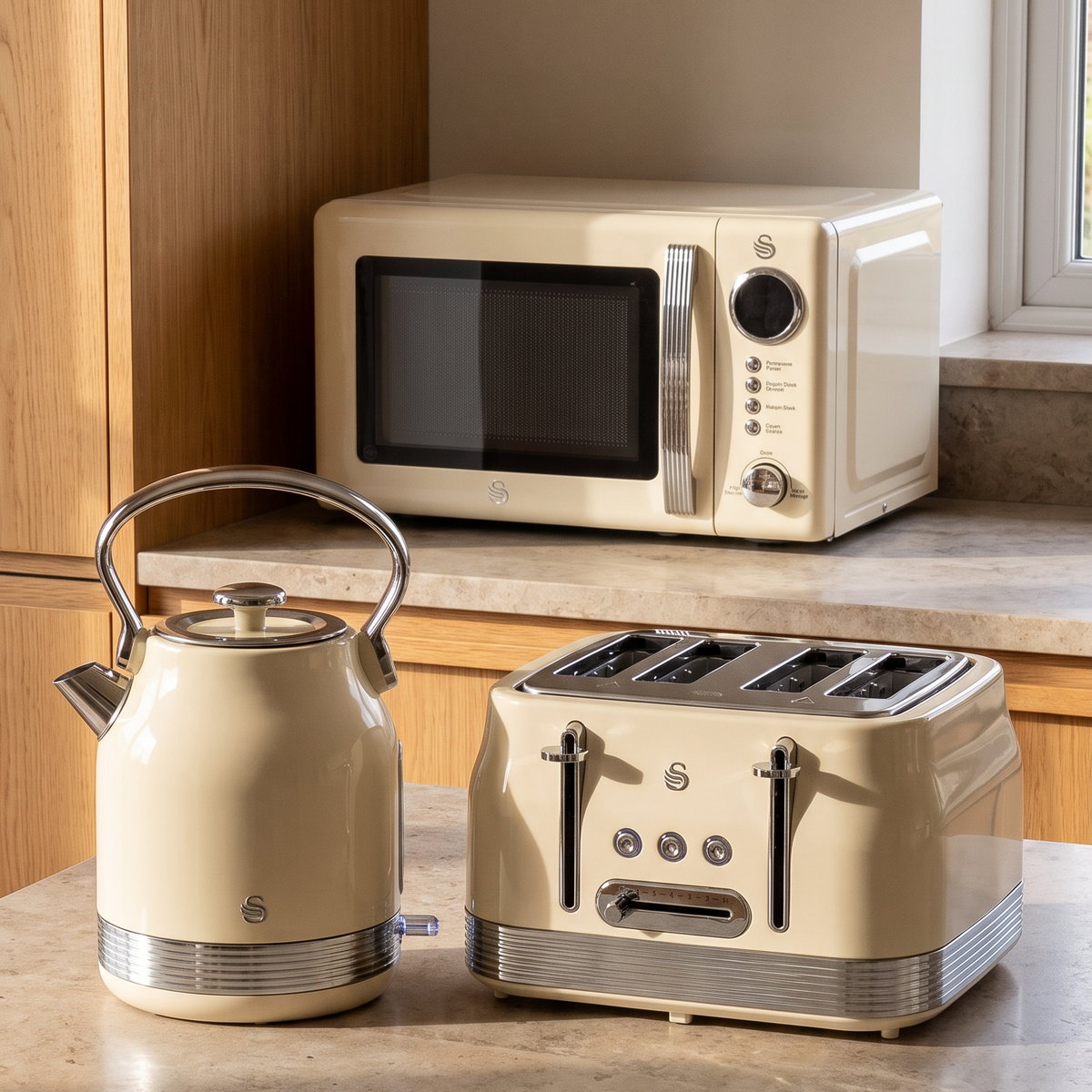 Swan Swan Retro Pyramid Kettle, 4 Slice Toaster & Microwave Kitchen Set (Chantilly Cream)