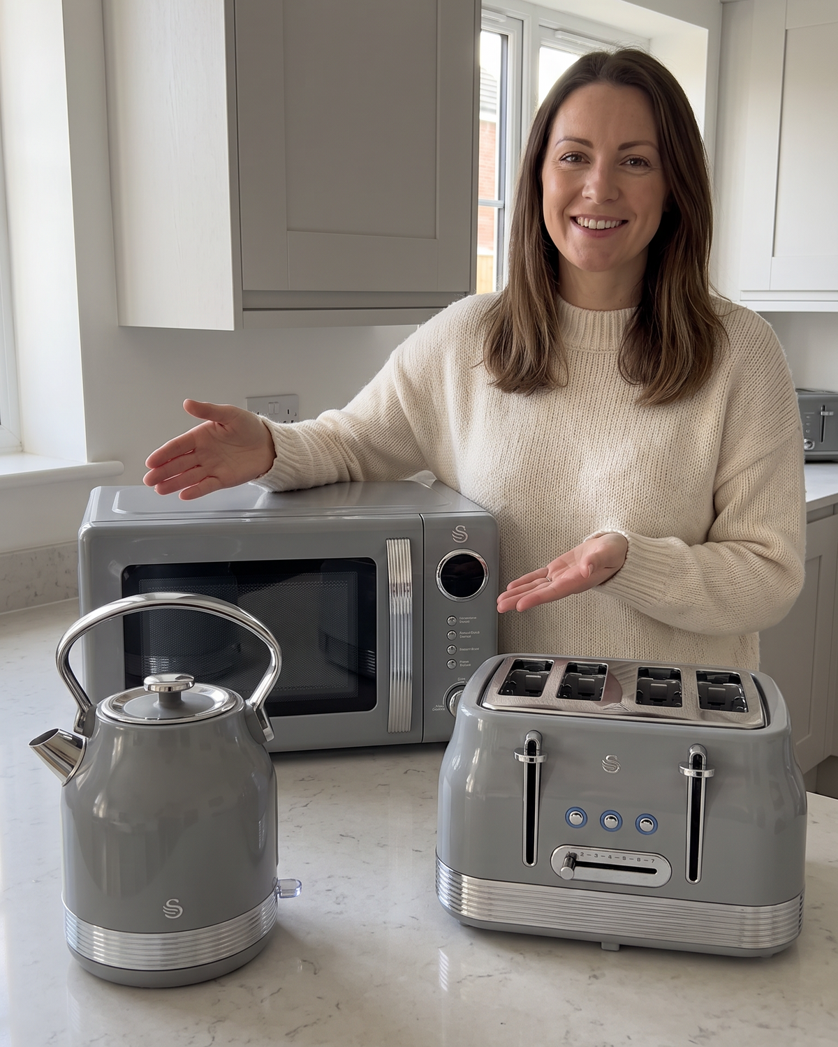 Swan Swan Retro Pyramid Kettle, 4 Slice Toaster & Microwave Kitchen Set (Grey)