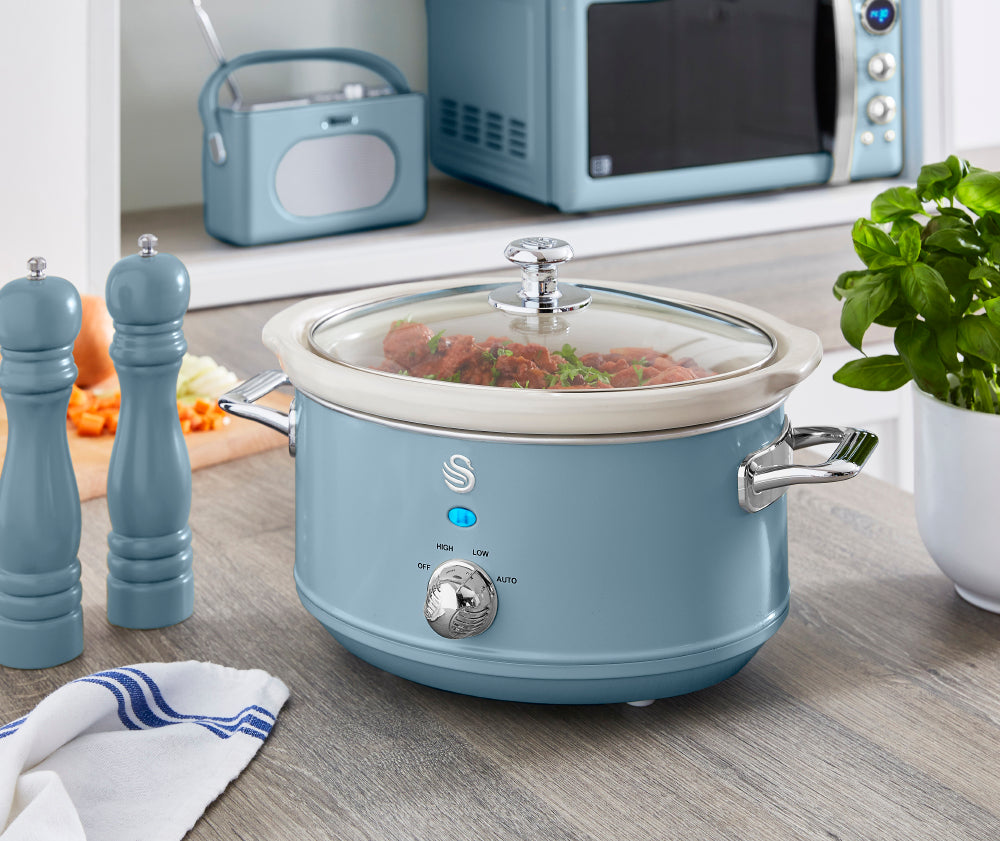 Swan Retro 3.5 Litre Slow Cooker with 3 Temperature Settings SF17021BLN (Blue)