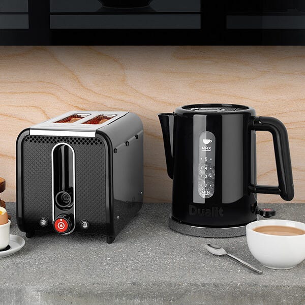 https://www.hartsofstur.com/media/catalog/product/S/T/STUDIOSETBLK-Dualit-Studio-Kettle-And-2-Slot-Toaster-Set-Black-3.jpg