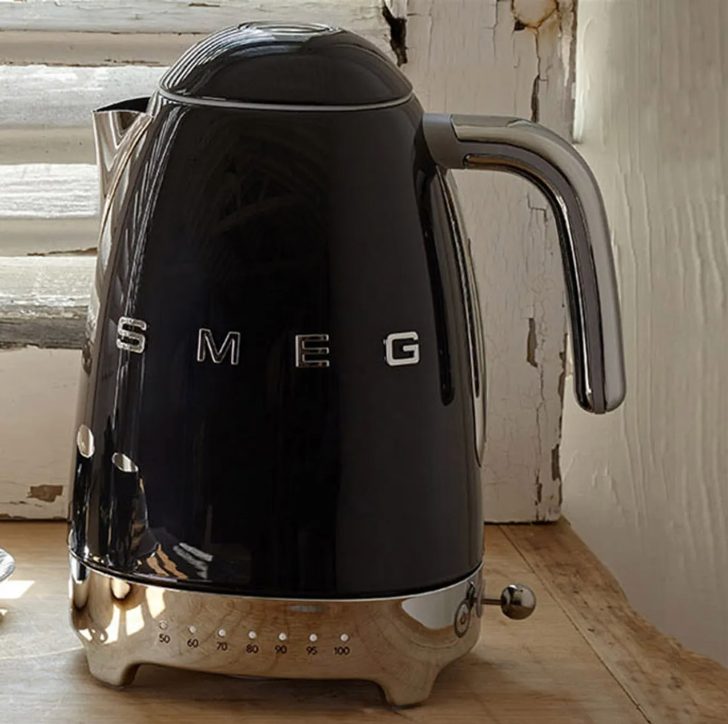 SMEG Retro Kettle Temperature Controlled KLF04BLUK (Black)