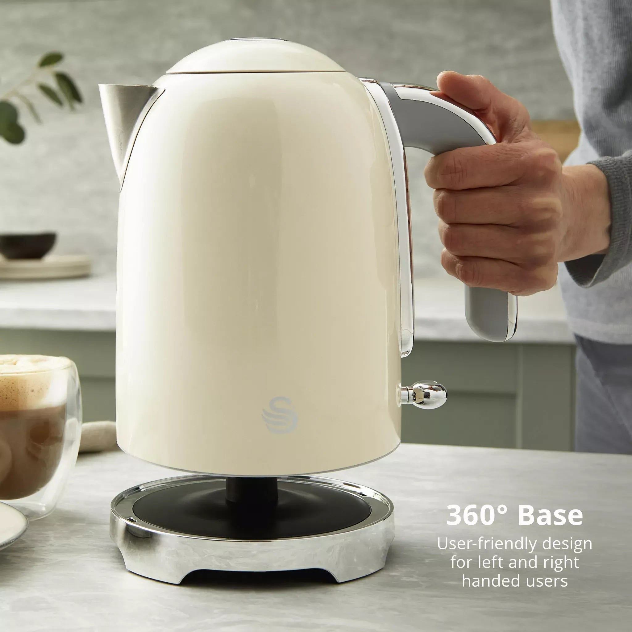 Cream electric kettle on round 360° base with right-side handle
