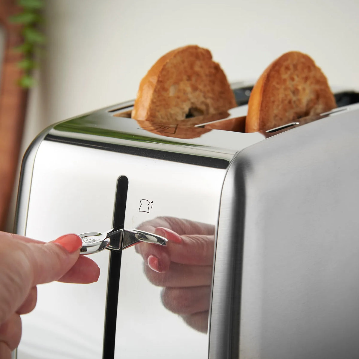 Russell Hobbs Everyday 2 Slice Toaster 28860 Silver (Brushed Stainless Steel)