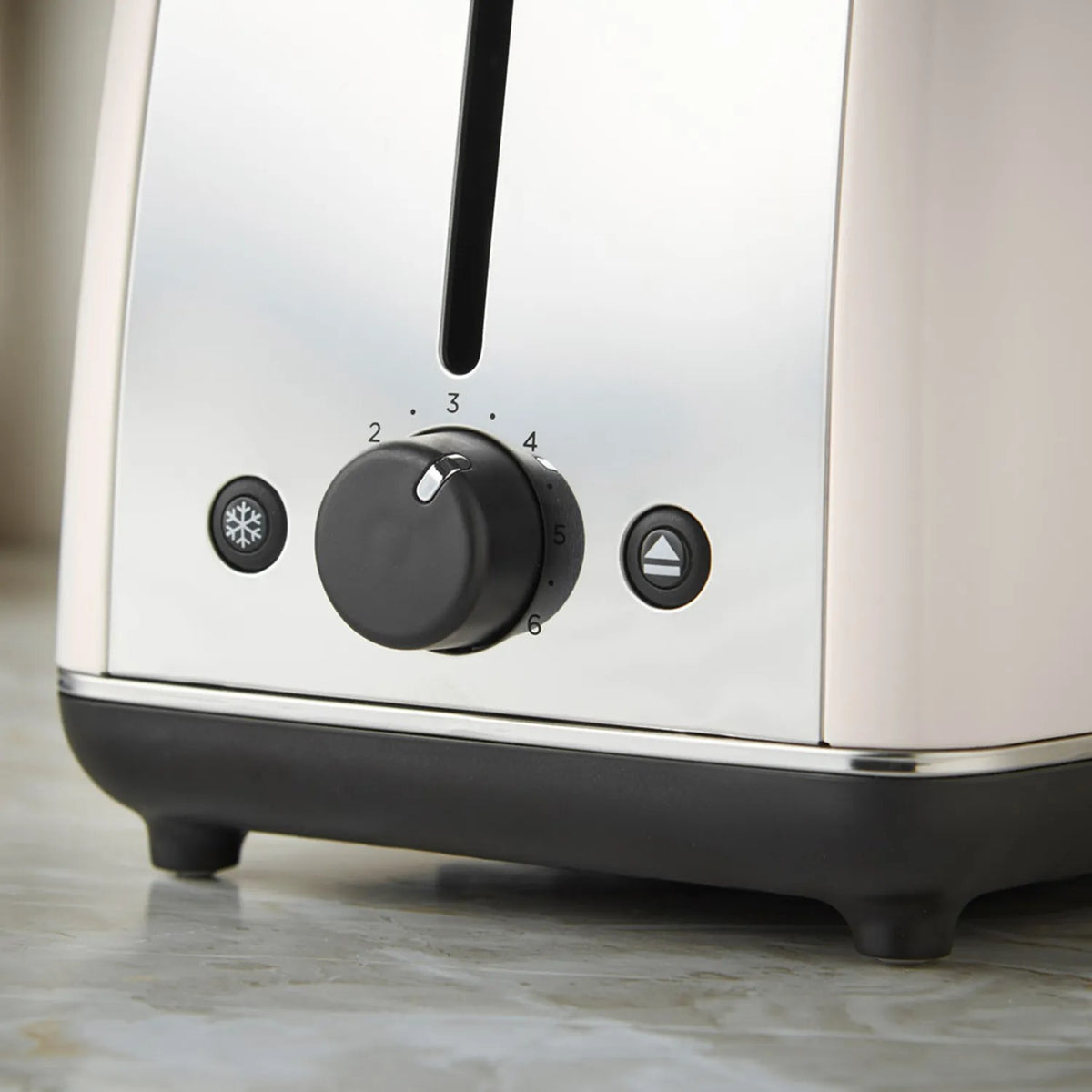 Russell Hobbs Everyday 2 Slice Toaster 28862 (Jasmine)