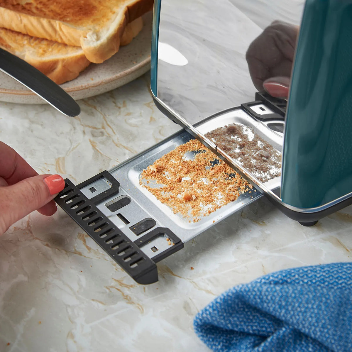 Russell Hobbs Everyday 2 Slice Toaster 28865 (Teal)