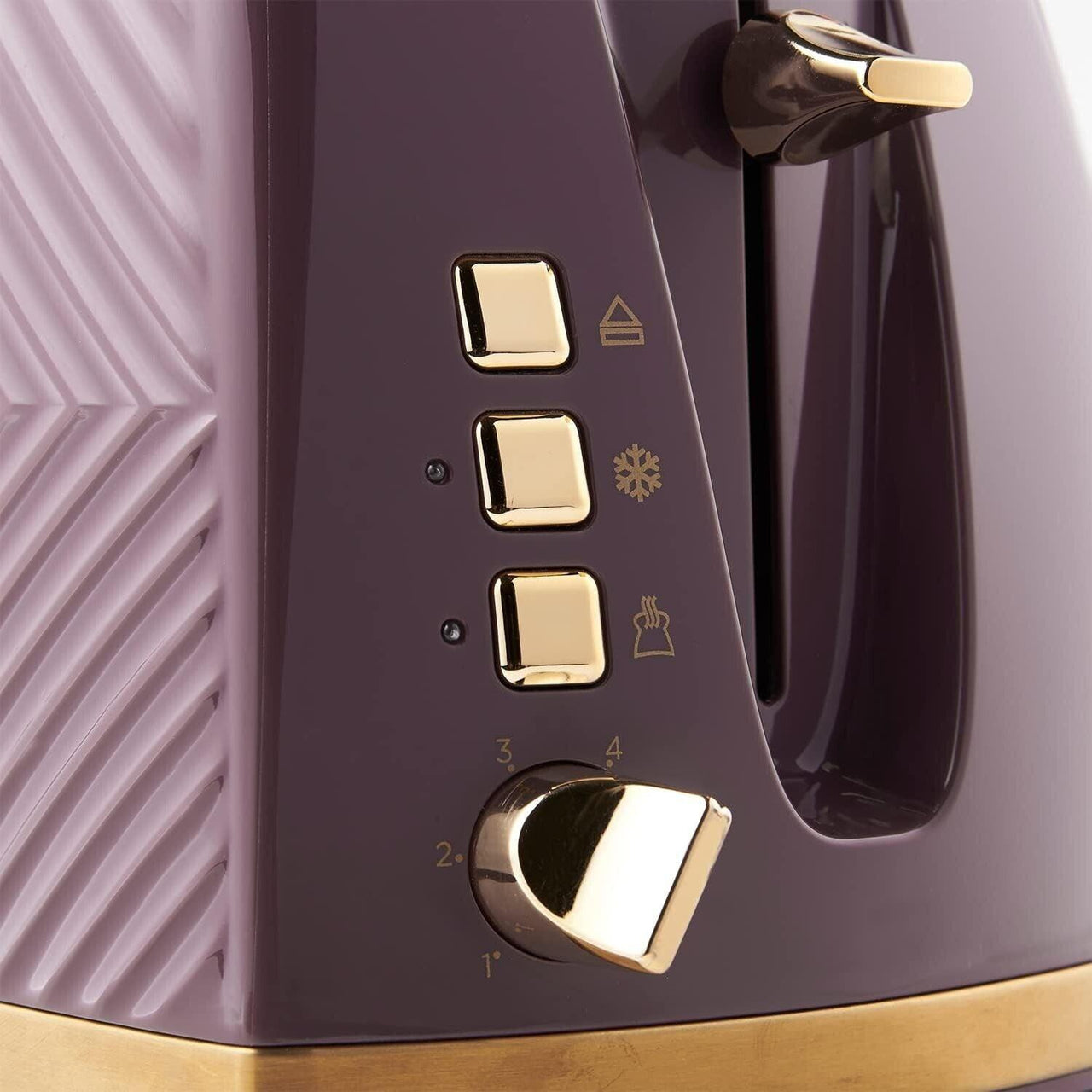 Mulberry toaster controls detail with gold buttons and dial next to the lever.